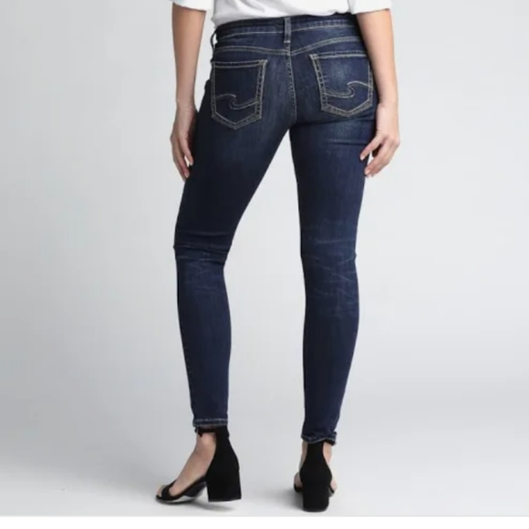 Silver Jeans Denim - Silver Tuesday Fluid Denim Mid Skinny Deconstructed Jeans Size 26